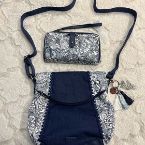 Sakroots set. Shoulder bag with adjustable strap and large wallet/crossbody.